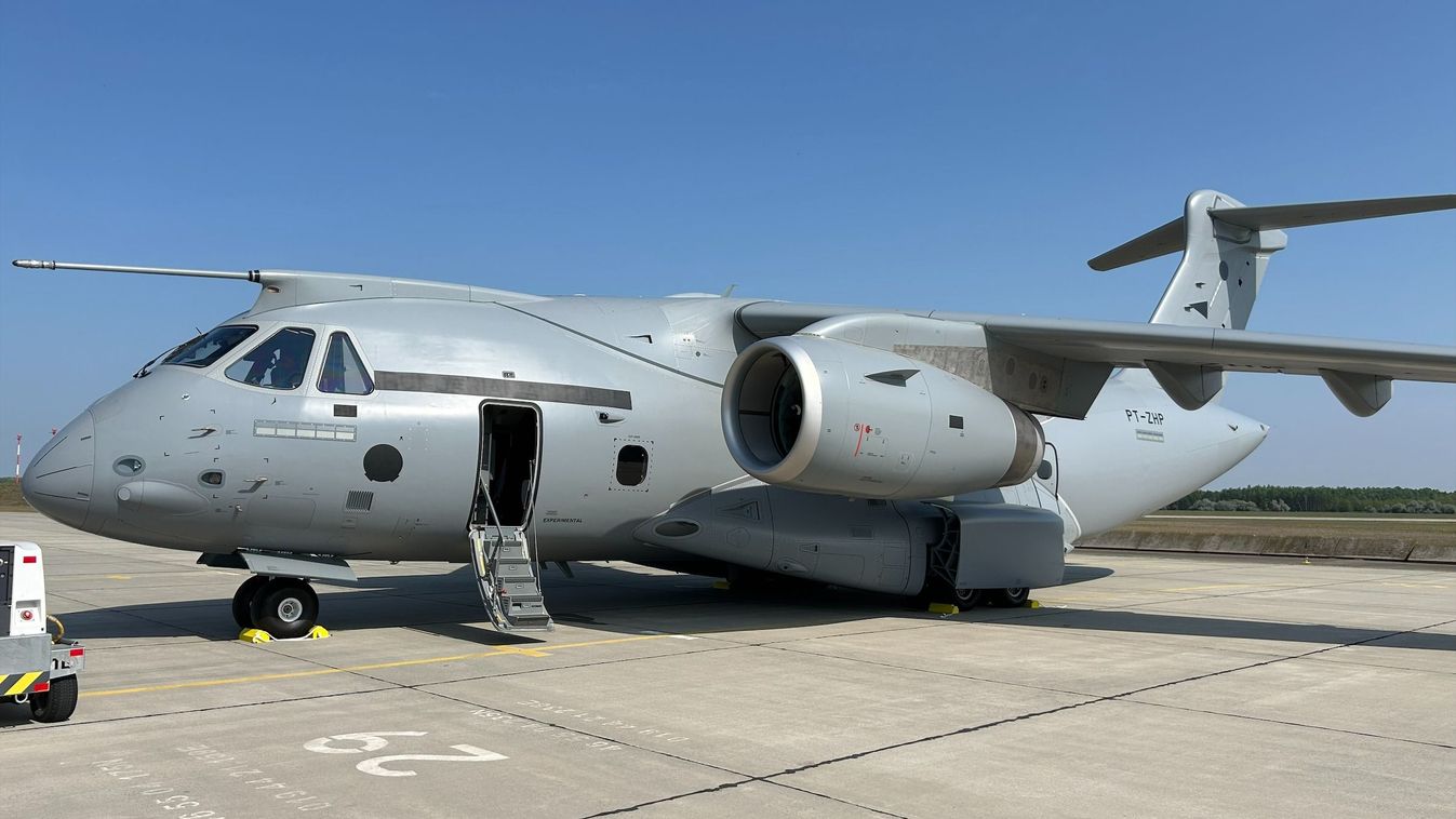 VIDEO: Megérkezett Kecskemétre az első magyar KC-390 katonai szállítórepülőgép