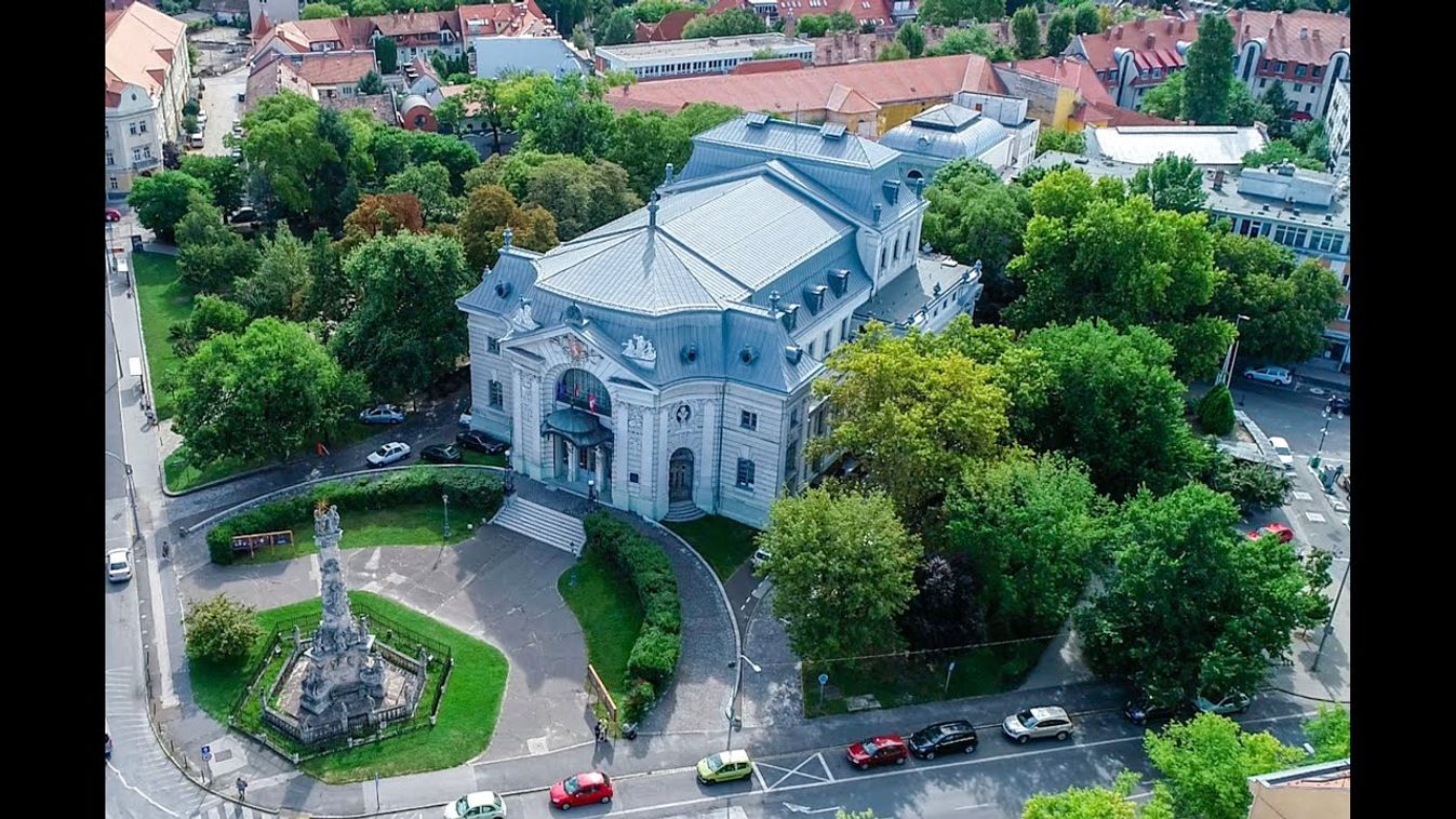 Filmsorozat forgatása miatt több parkolót lezárnak Kecskeméten